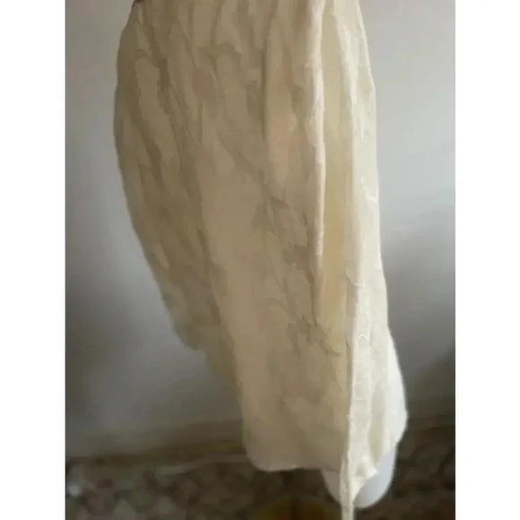 Women's J. Jill Ivory Embroidered Blouse Size M‎ EUC Like New - Picture 4 of 8